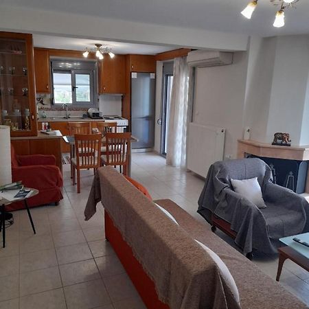 Dominikis Appartment Néa Péramos Екстериор снимка