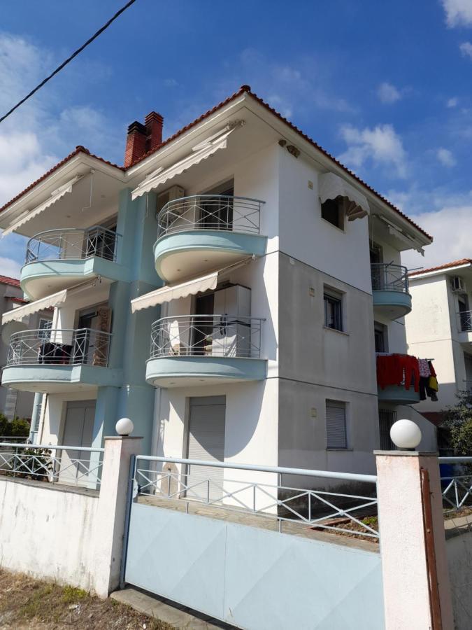 Dominikis Appartment Néa Péramos Екстериор снимка
