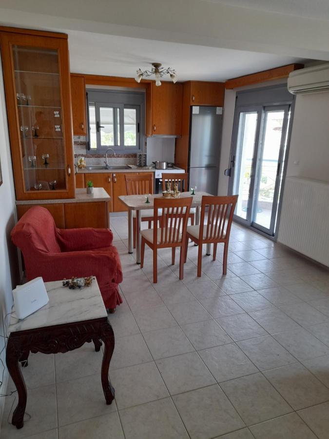 Dominikis Appartment Néa Péramos Екстериор снимка