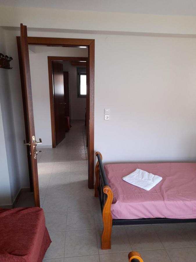 Dominikis Appartment Néa Péramos Екстериор снимка