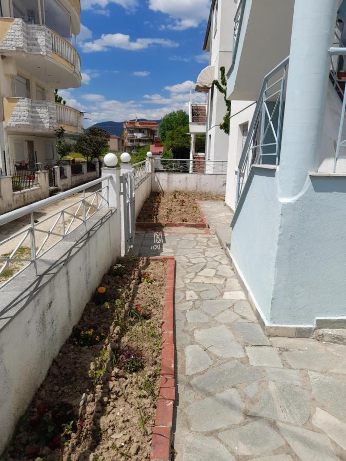 Dominikis Appartment Néa Péramos Екстериор снимка