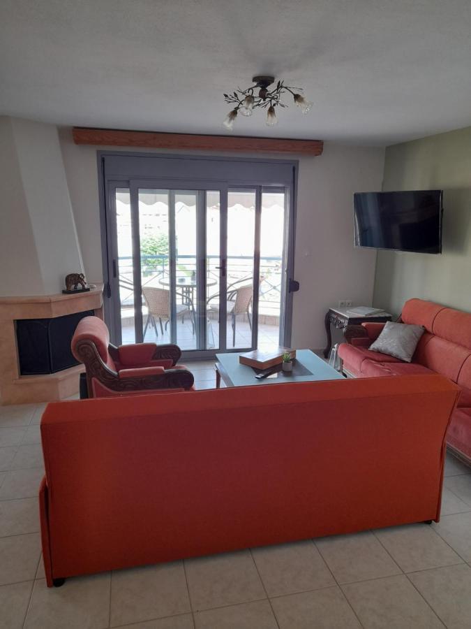 Dominikis Appartment Néa Péramos Екстериор снимка