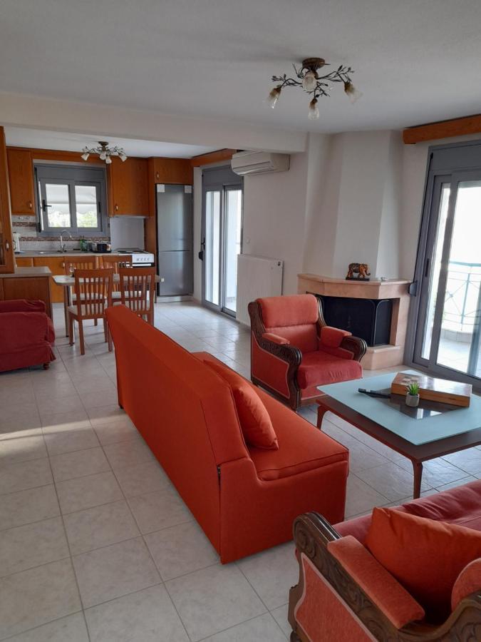 Dominikis Appartment Néa Péramos Екстериор снимка