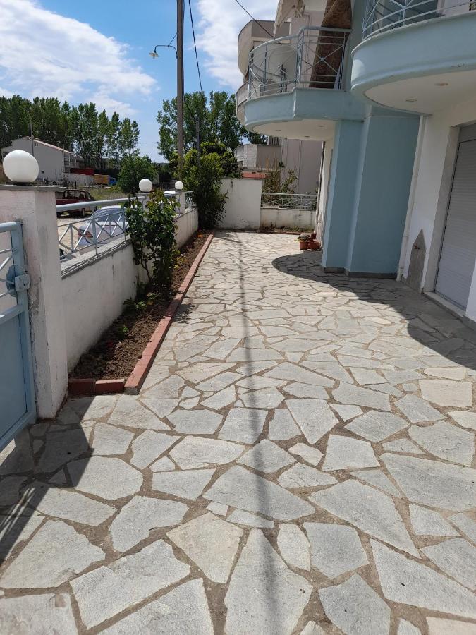 Dominikis Appartment Néa Péramos Екстериор снимка