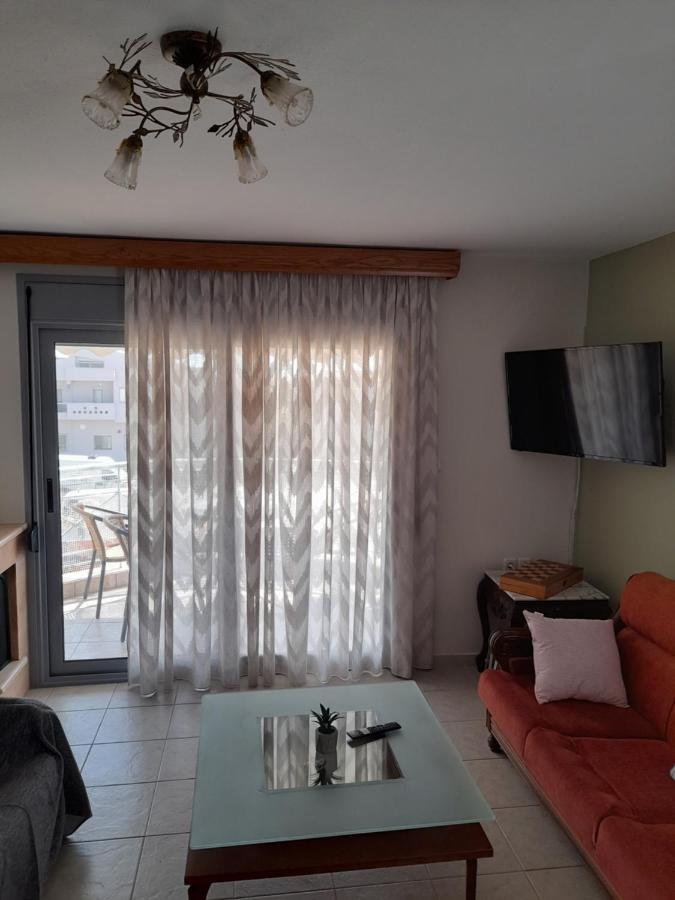 Dominikis Appartment Néa Péramos Екстериор снимка