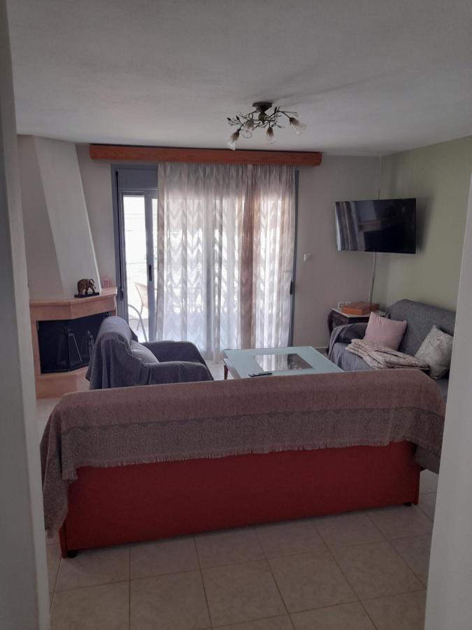 Dominikis Appartment Néa Péramos Екстериор снимка