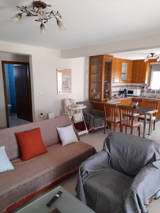 Dominikis Appartment Néa Péramos Екстериор снимка