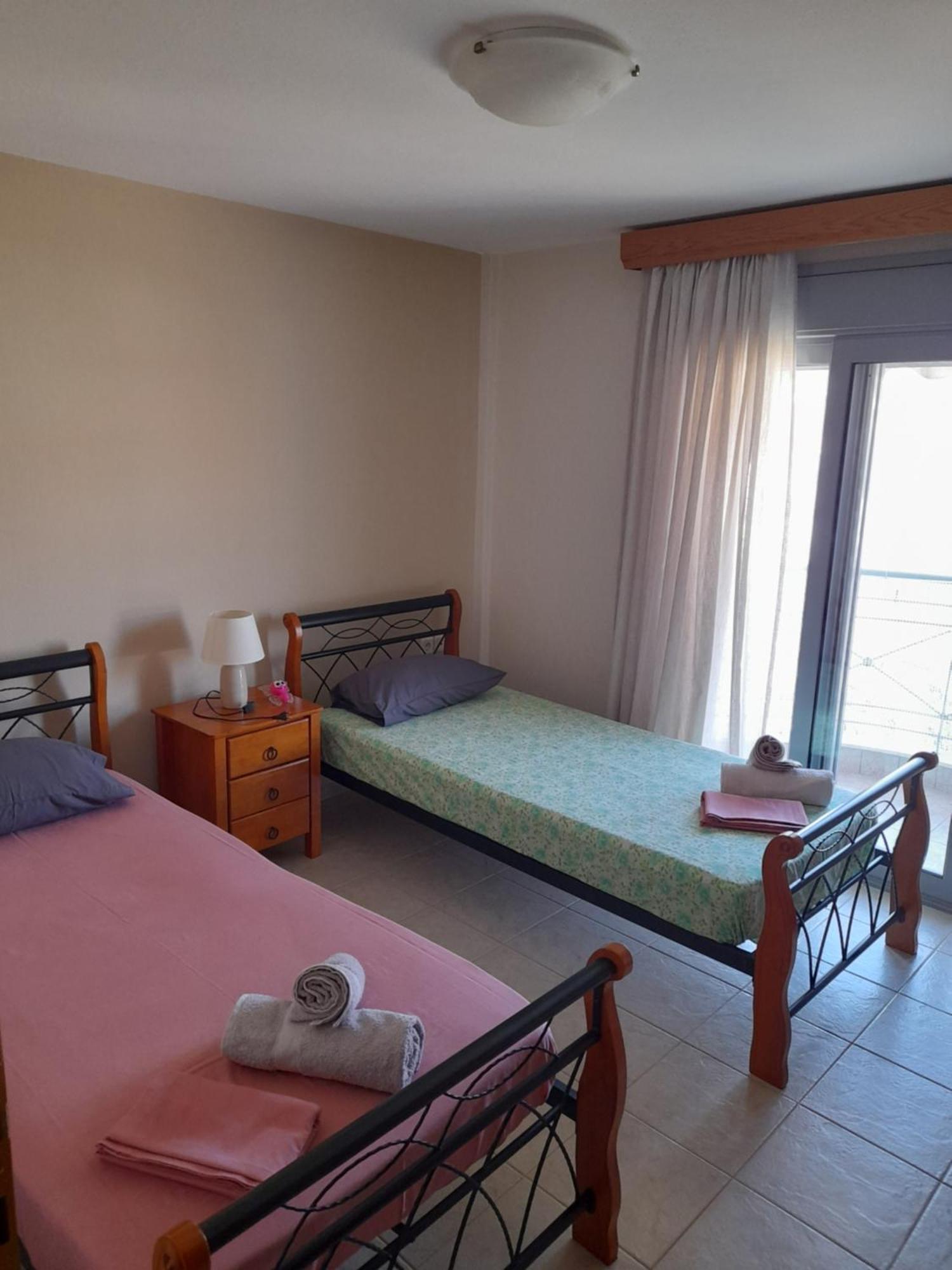 Dominikis Appartment Néa Péramos Екстериор снимка